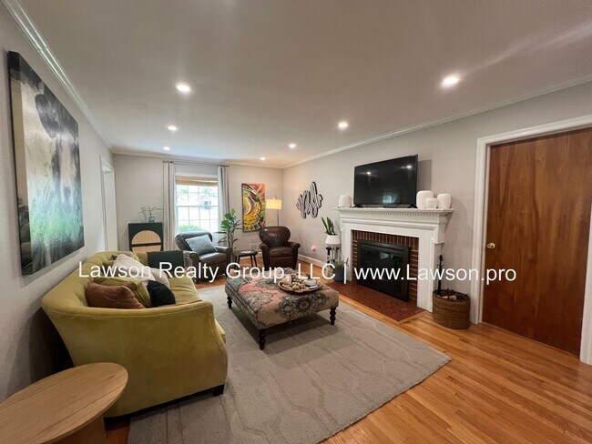 Building Photo - Lovely 4 Bedroom 3 Bath Home in South Roanoke