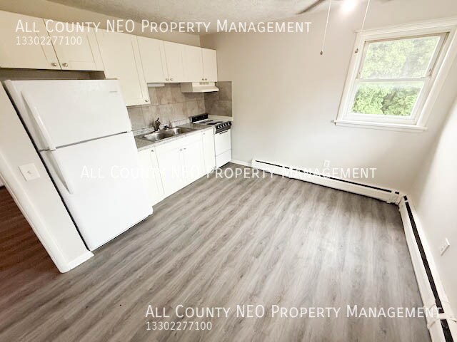Building Photo - 2116 Market Ave N
