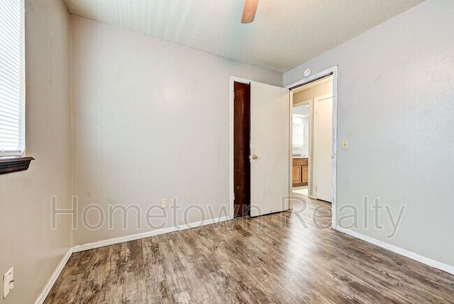 Building Photo - 5216 Creekwood Terrace