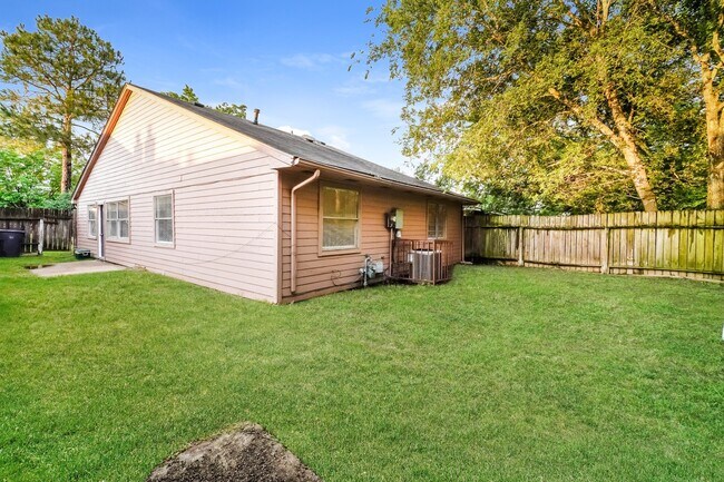 Building Photo - 19903 Mountain Dale Dr