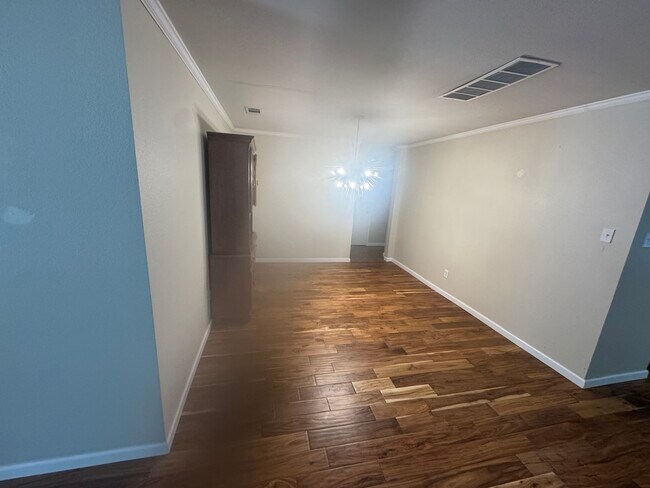 Building Photo - 2914 Thistlewood Dr