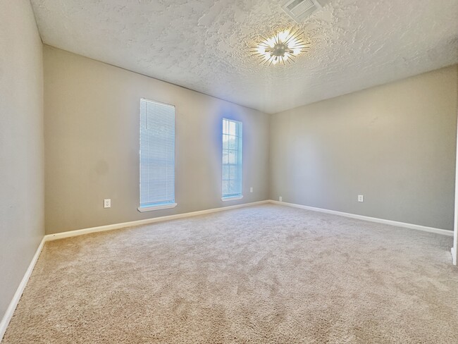 Building Photo - 7711 Water Park Ln