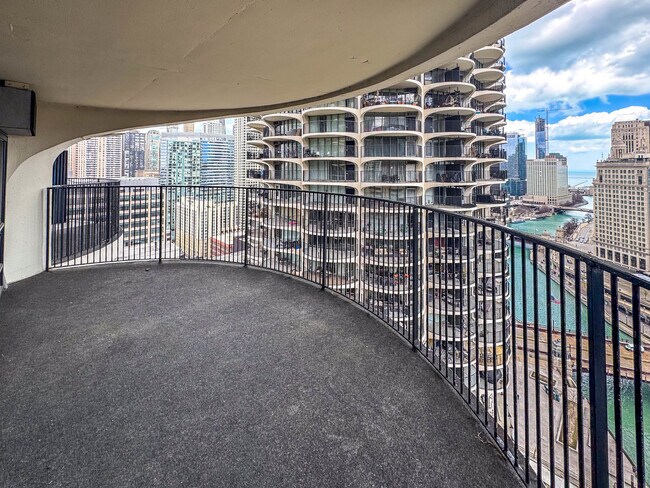 Building Photo - 300 N State St