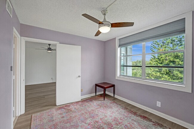 Building Photo - 9470 Poinciana Pl