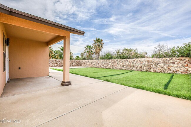 Building Photo - 5729 Saplinas Rd