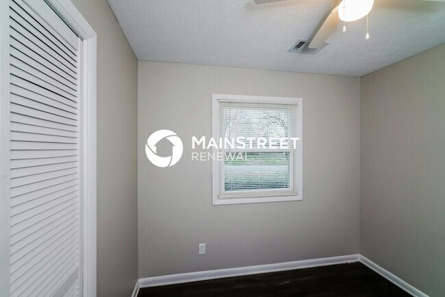 Building Photo - 3 Bedroom Pet-Friendly Home in Louisville,...