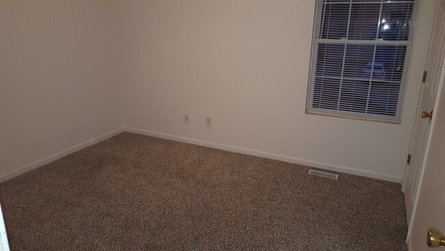 Building Photo - 4813-4815 Moniteau Court