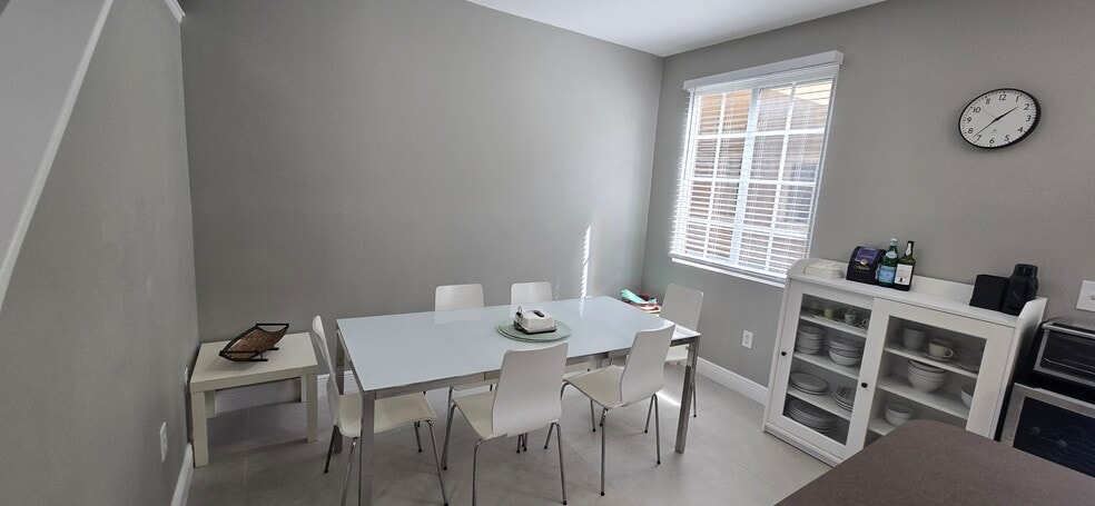 Dining area - 2945 NE 185th St