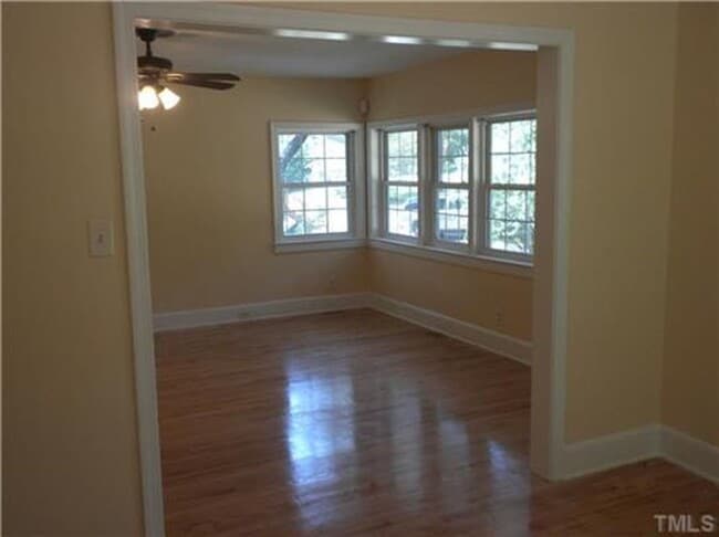 Building Photo - Spacious 4 Bed Close to Everything in Durham!
