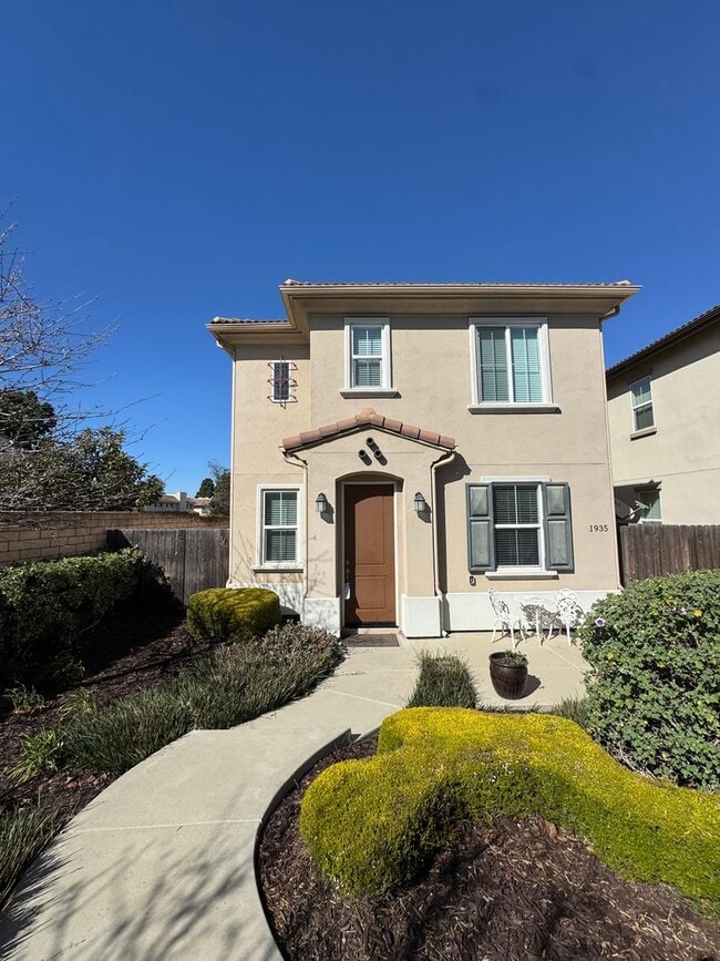 Building Photo - Newer 3-Bedroom Home in a Desirable Community