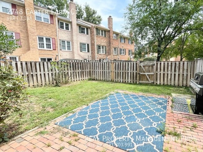 Building Photo - MASSIVE TOWNHOME!  WINDOWS ON THREE SIDES ...