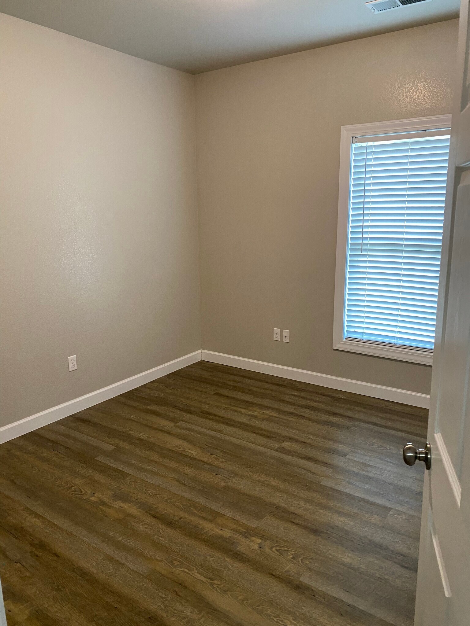 Building Photo - 2352 Ascot Downs