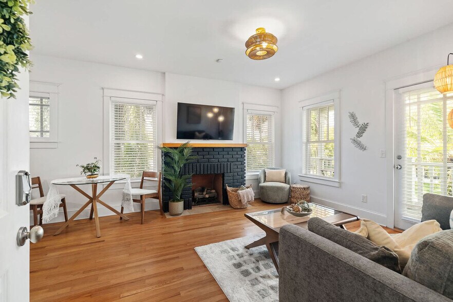 Building Photo - 211 Arpieka Ave