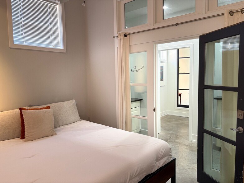 Building Photo - 1833 5th St NW