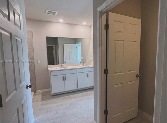 Building Photo - 30 SW 1st Pl