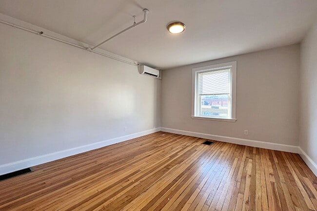 Building Photo - 9/1 Charming downtown Beverly 1BR w/laundr...
