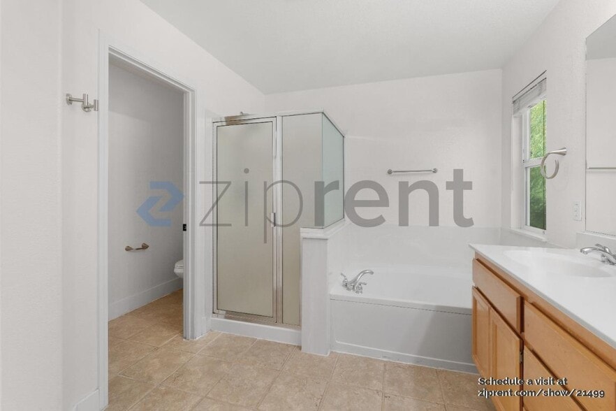 Building Photo - Unit