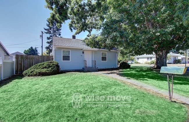 Primary Photo - 2 Bedroom Home with Garage- Corner Lot!