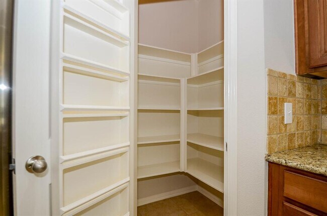 Building Photo - 2826 Firecrest Dr