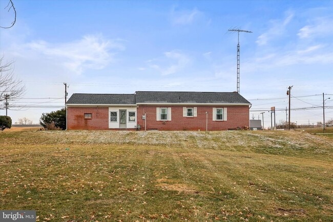 Building Photo - 1055 S Main St