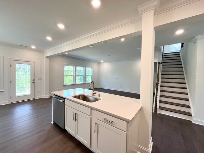 Building Photo - Spacious 5BD, 3BA Knightdale Home with Mod...