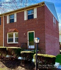 Building Photo - Spacious END-UNIT 3-BR Townhome in Dallast...