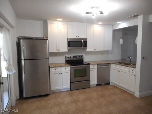 Building Photo - 2254 Chandler Ave
