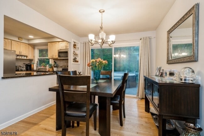 Building Photo - 42 Warren St