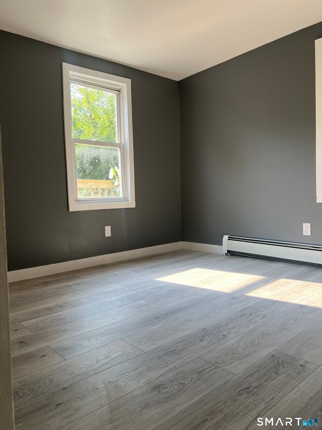 Building Photo - 90 Aetna St