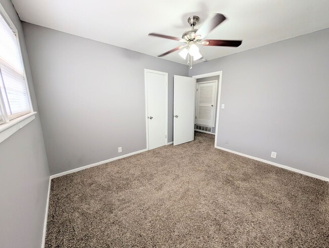 Building Photo - 3 Bed 2 Bath Move In Ready!