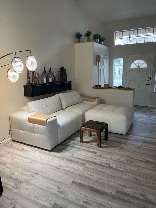 Primary Photo - Beautiful La Jolla Condo – Fully Furnished – $350 Off 1st Month!