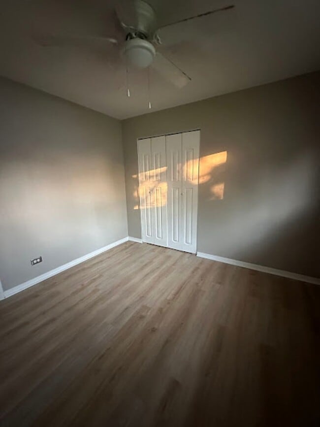 Building Photo - Spacious 3 bedroom 2 bathroom ranch.