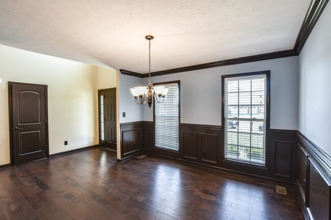 Building Photo - Pet Friendly with No Backyard Neighbors!