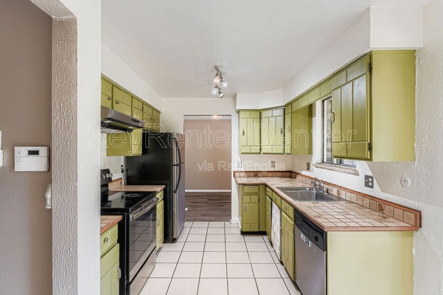 Building Photo - 6529 Van Gordon Ct
