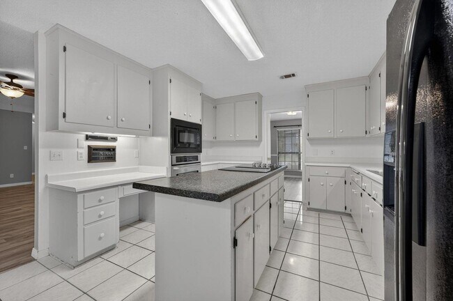 Building Photo - 3 Neptune Dr