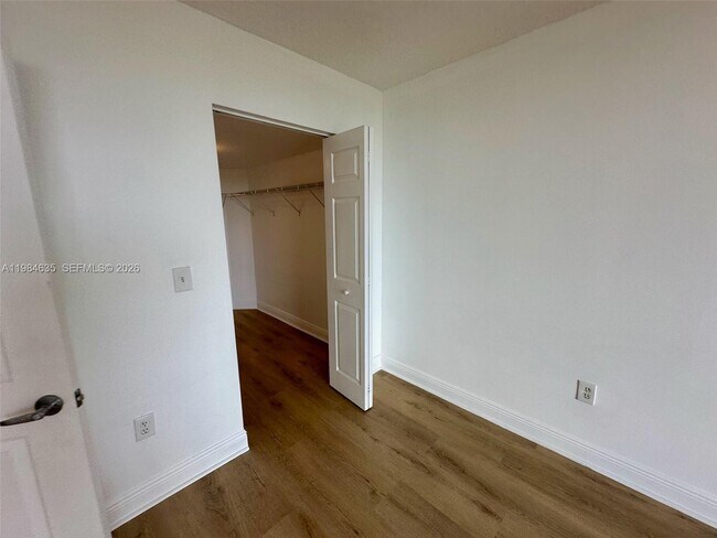 Building Photo - 3000 Coral Wy