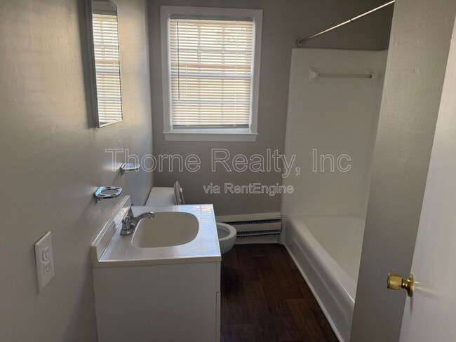 Building Photo - 1401 Dogwood Ave