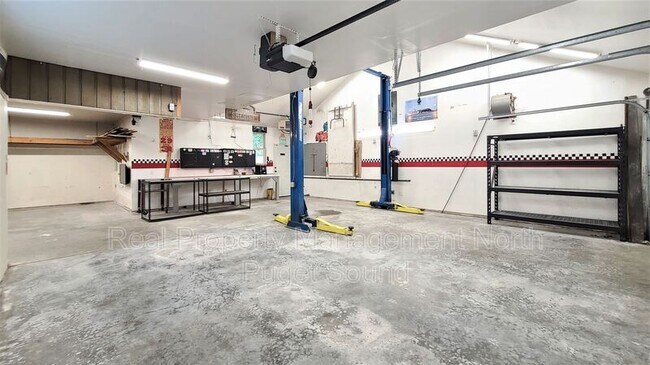 Building Photo - 7914 44th Ave W