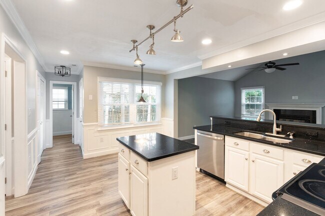 Building Photo - Charming 3 Bedroom, 2.5 Bath Home in Coventry