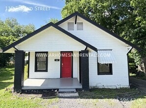 Building Photo - 118 E 22nd St