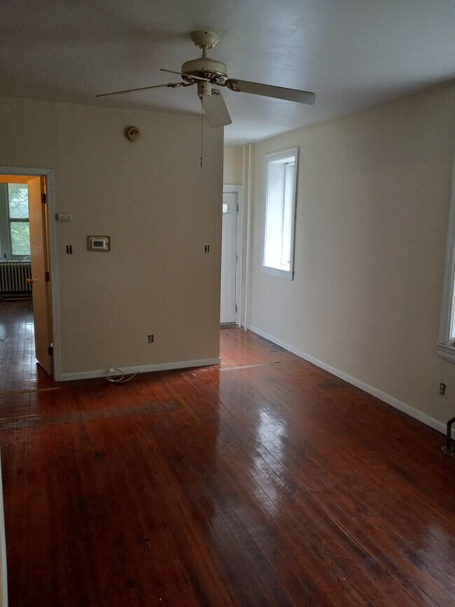 Primary Photo - 123 Walnut Ave