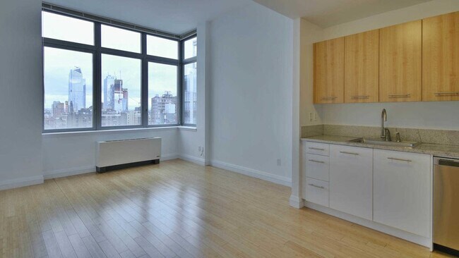 Building Photo - 800 Sixth Avenue