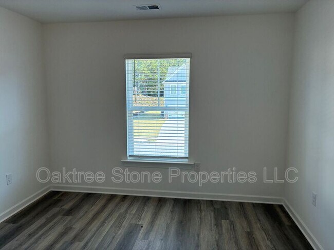 Building Photo - 3378 Skyland Dr