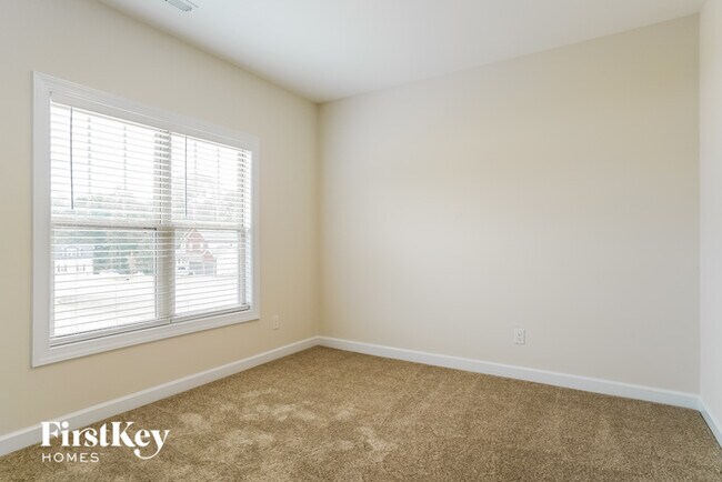 Building Photo - 13 Spruce Pt Dr