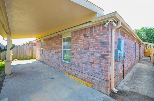 Building Photo - 18818 Driftwood Springs Dr