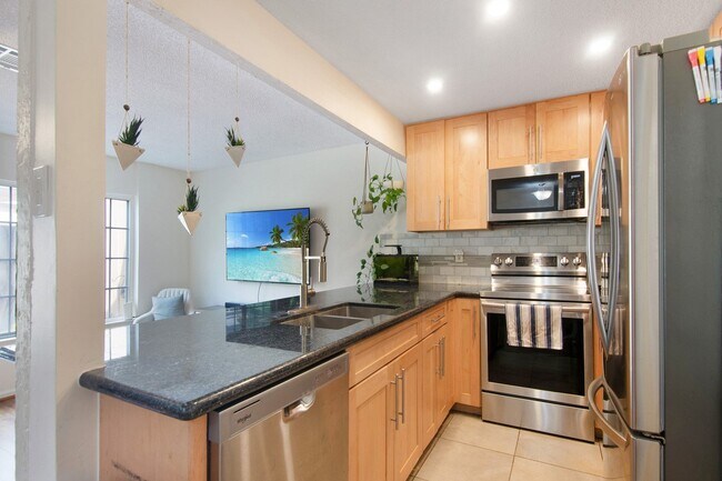 Building Photo - 11681 Village Pl Dr