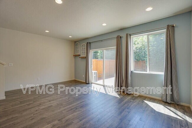 Building Photo - 2116 NE 115th Ct