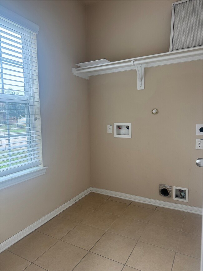 Building Photo - 3231 Barton Sky Dr