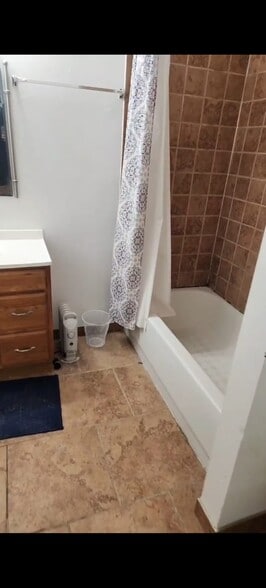 Building Photo - 832 W Eagle St