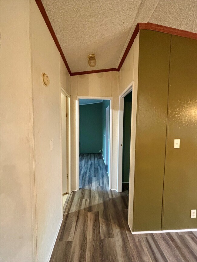 Building Photo - 111 Lakeside Woods Dr